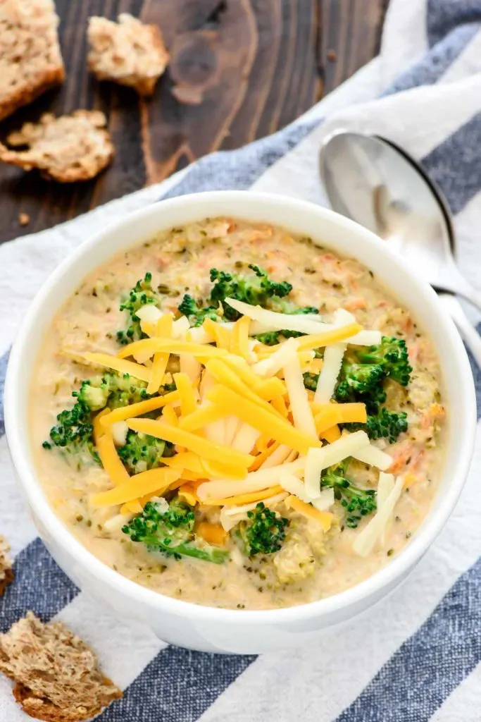 Easy Slow Cooker Broccoli Cheese Soup