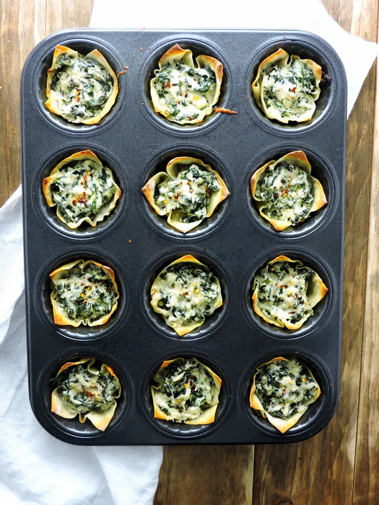 Cheesy Spinach Dip Wonton Cups