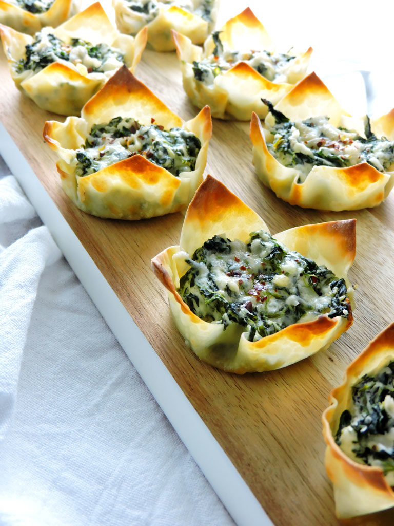 Cheesy Spinach Dip Wonton Cups