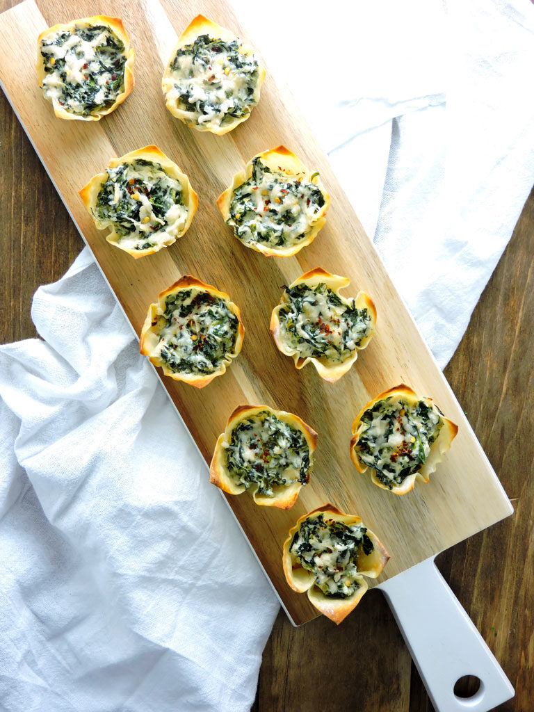 Cheesy Spinach Dip Wonton Cups