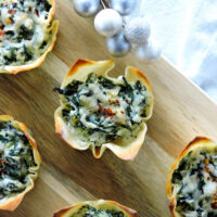 Cheesy Spinach Dip Wonton Cups