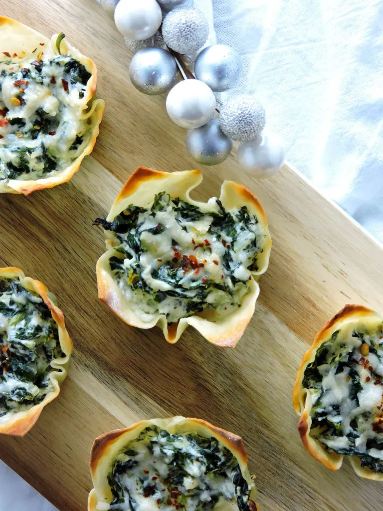 Cheesy Spinach Dip Wonton Cups