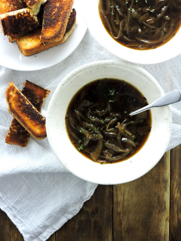 Slow Cooker Healthy French Onion Soup