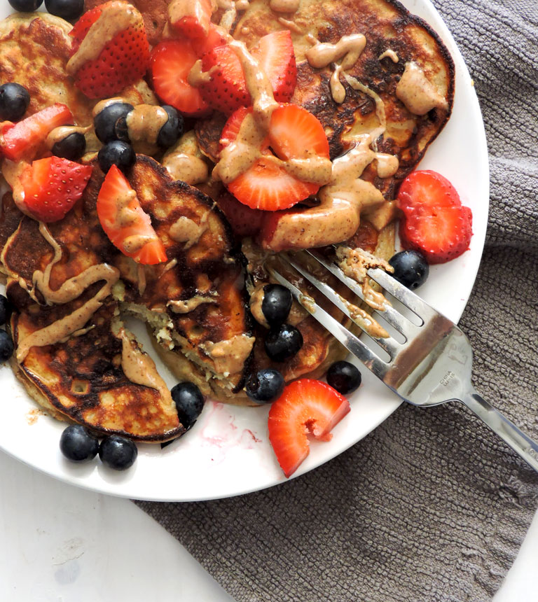 Banana Berry Protein Pancakes