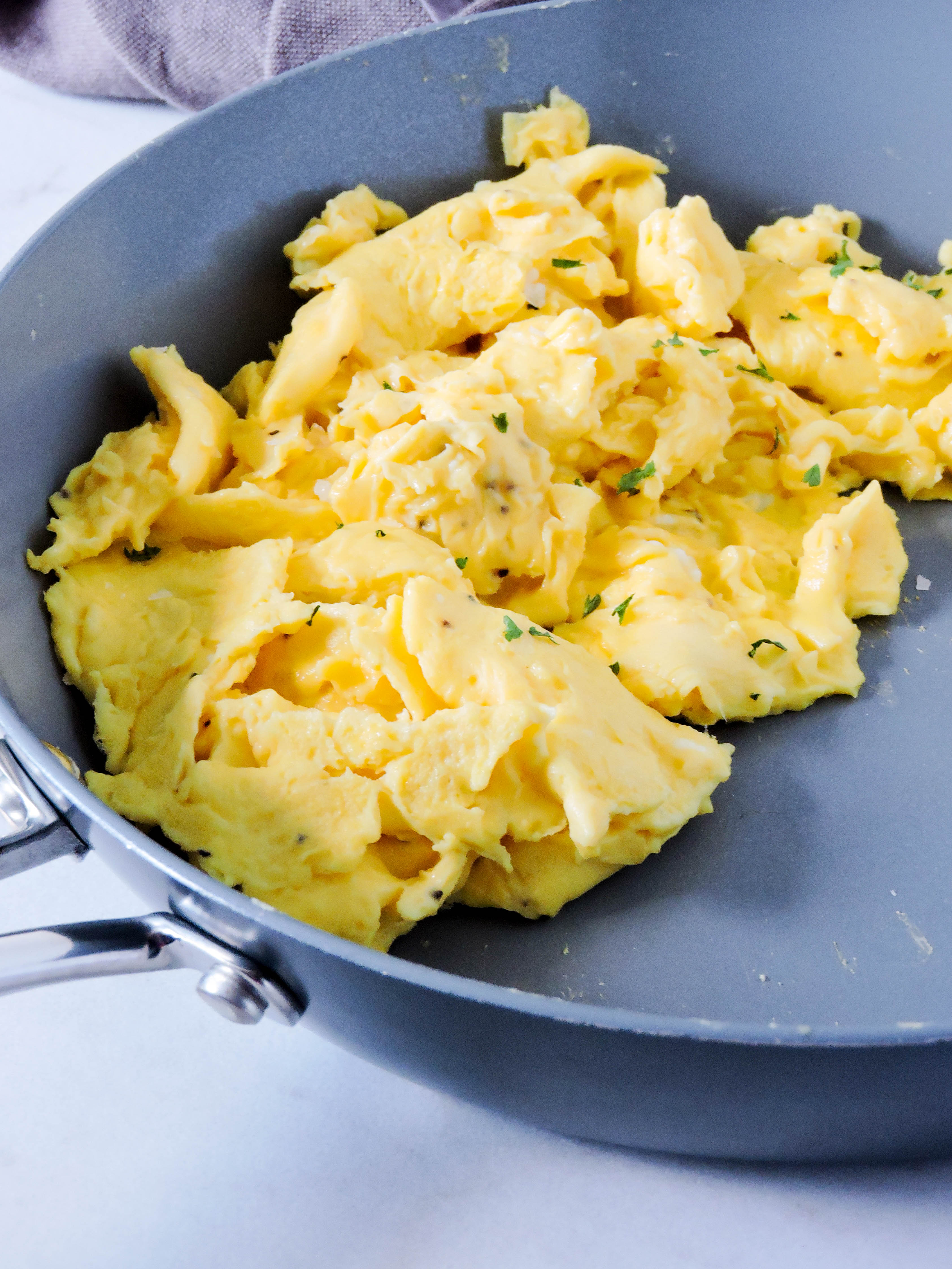 Perfect Fluffy Scrambled Eggs - Fresh Fit Kitchen