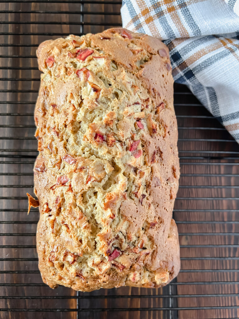 Easy Homemade Apple Cinnamon Bread